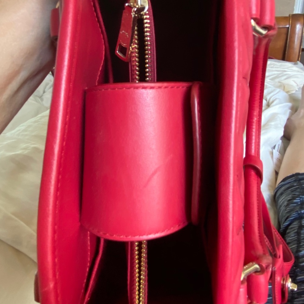A Coach red leather quilted satchel handbag - Picture 4 of 8